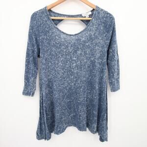 Cloud Chaser Top Shirt Blue Acid Wash Keyhole Cutout Scoop Neck 3/4 Sleeve M